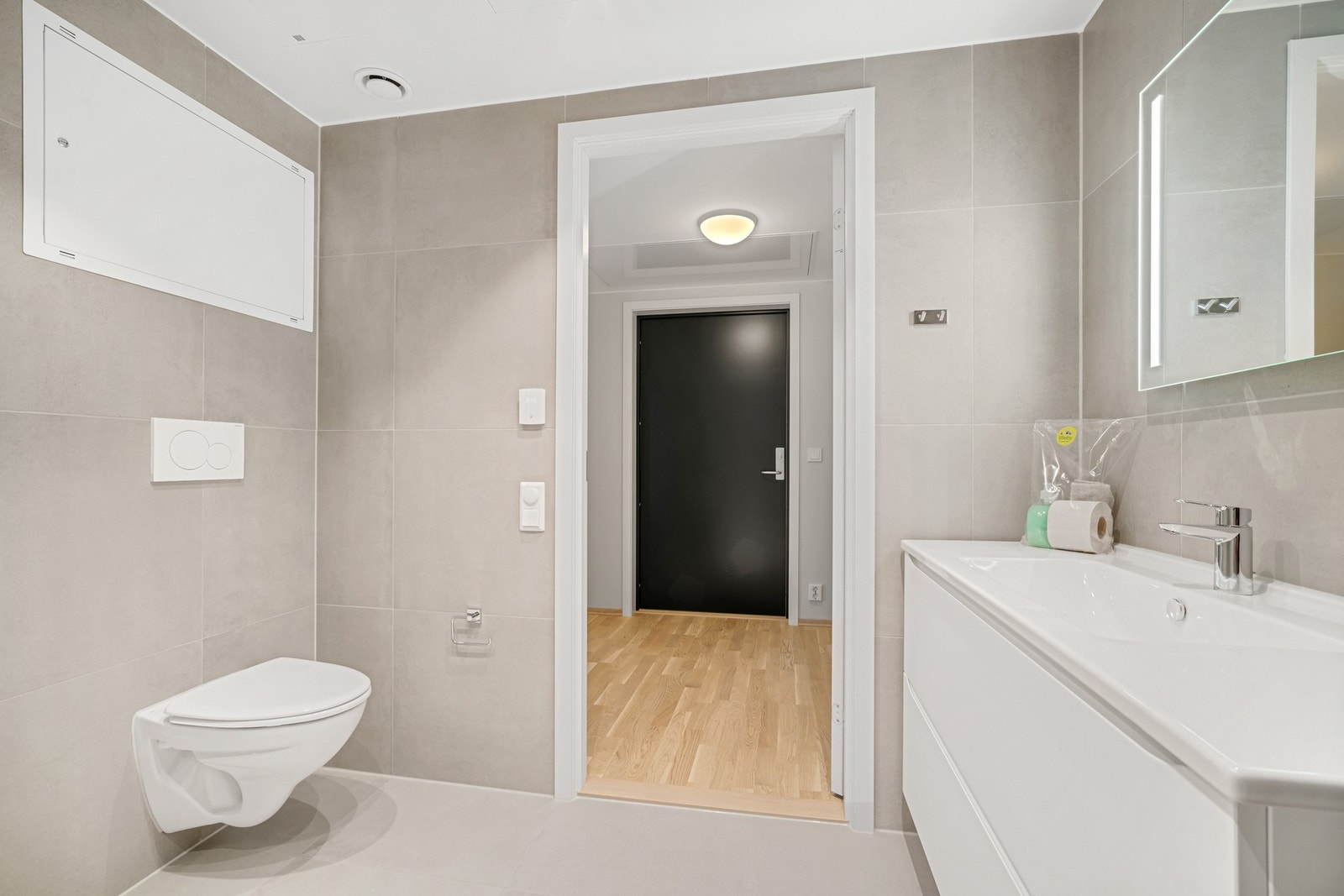 Rørskapet finner sted på badet, og sikringsskap i entréen. Galleribilde