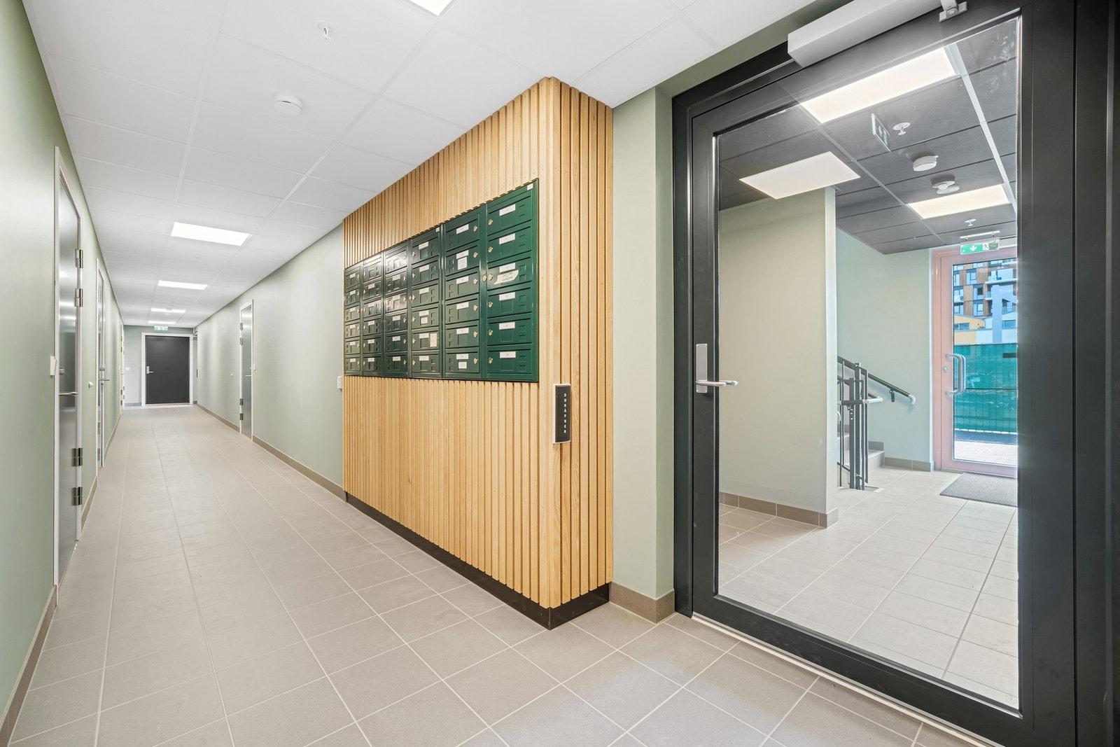 Felles entré og inngangsparti, bygget har heis som er praktisk mtp. egen sportsbod i kjeller. Galleribilde