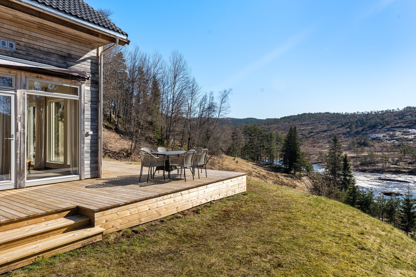 Stor tomt på 2 995 kvm i landlige omgivelser. Galleribilde