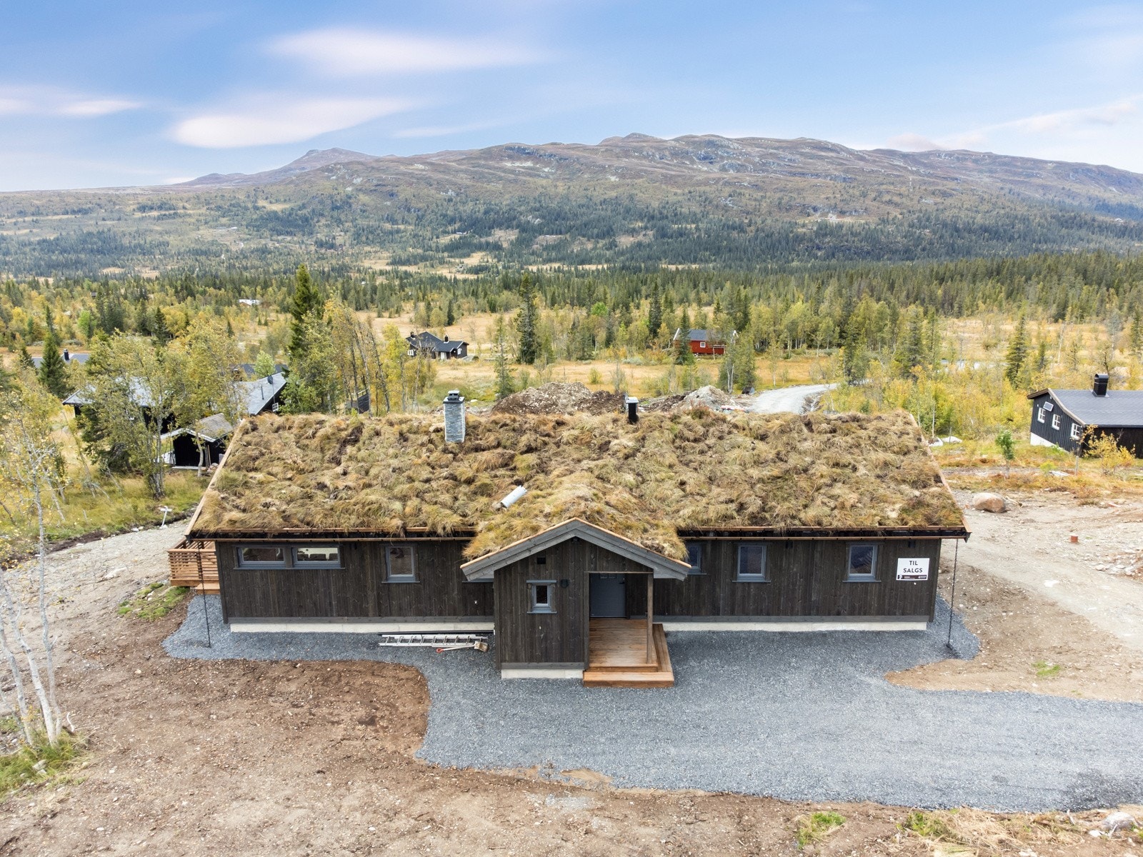 Fritideiendommen har nydelig beliggenhet på flott utsiktstomt med meget gode solforhold Galleribilde