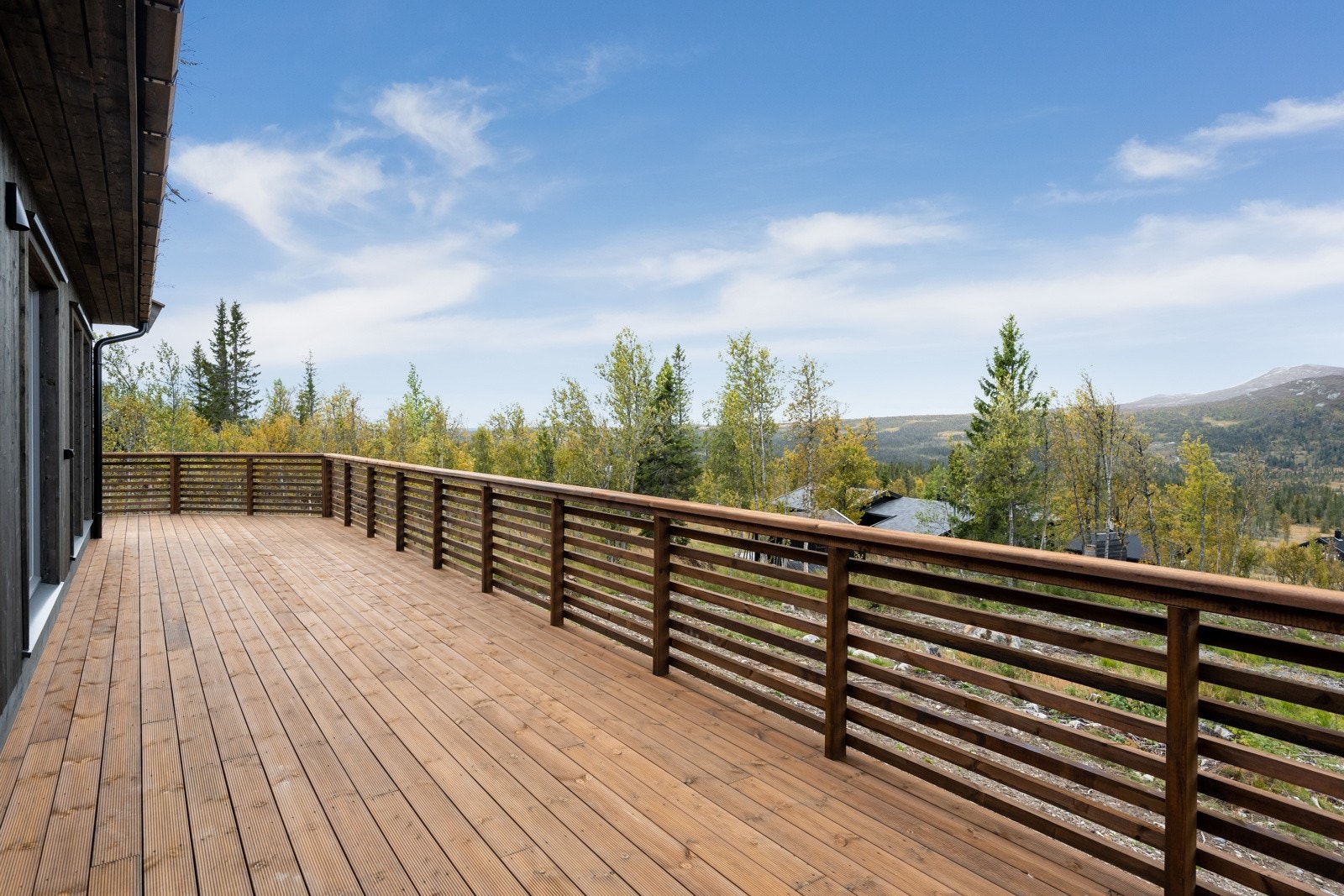 Stor og romslig terrasse på hele 60kvm, her kan du nyte late dager i solen. Galleribilde