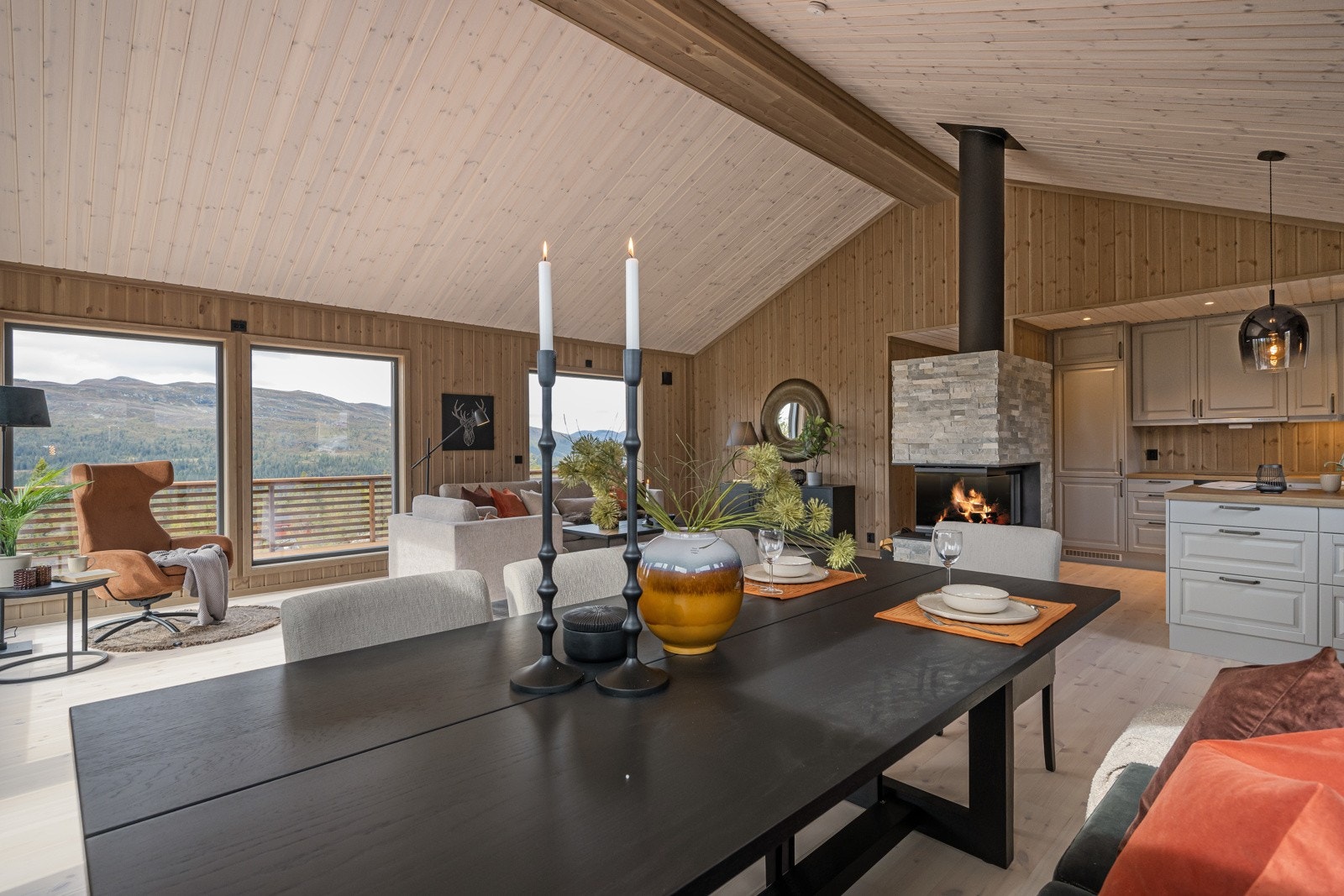 Stuedel har skråhimling som gir en god romfølelse. Galleribilde