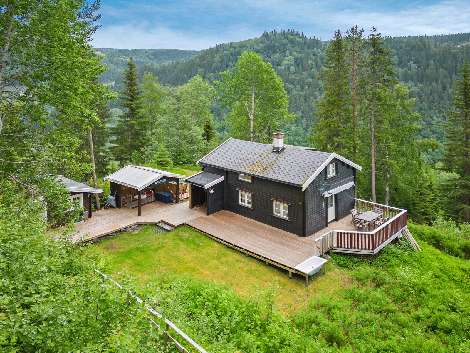 Stian Konstad v/ Eiendomsmegler 1 presenterer Enoddveien 166! Galleribilde