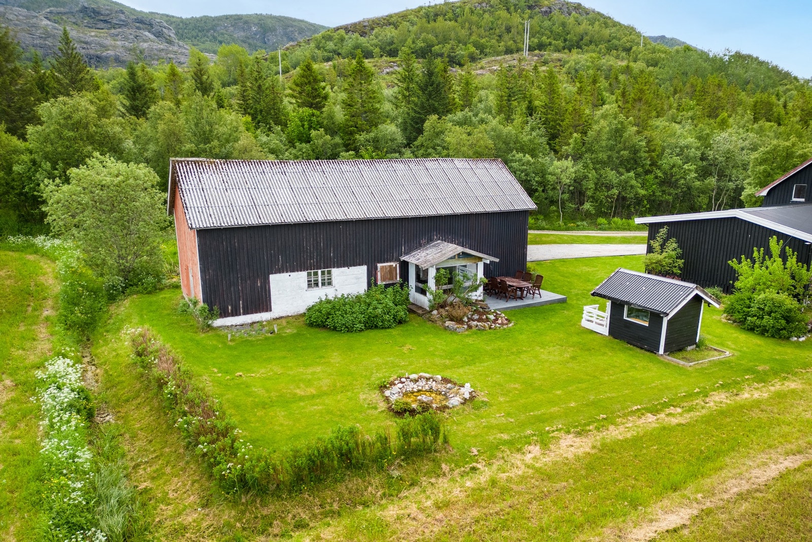 Stor og fin hage Galleribilde