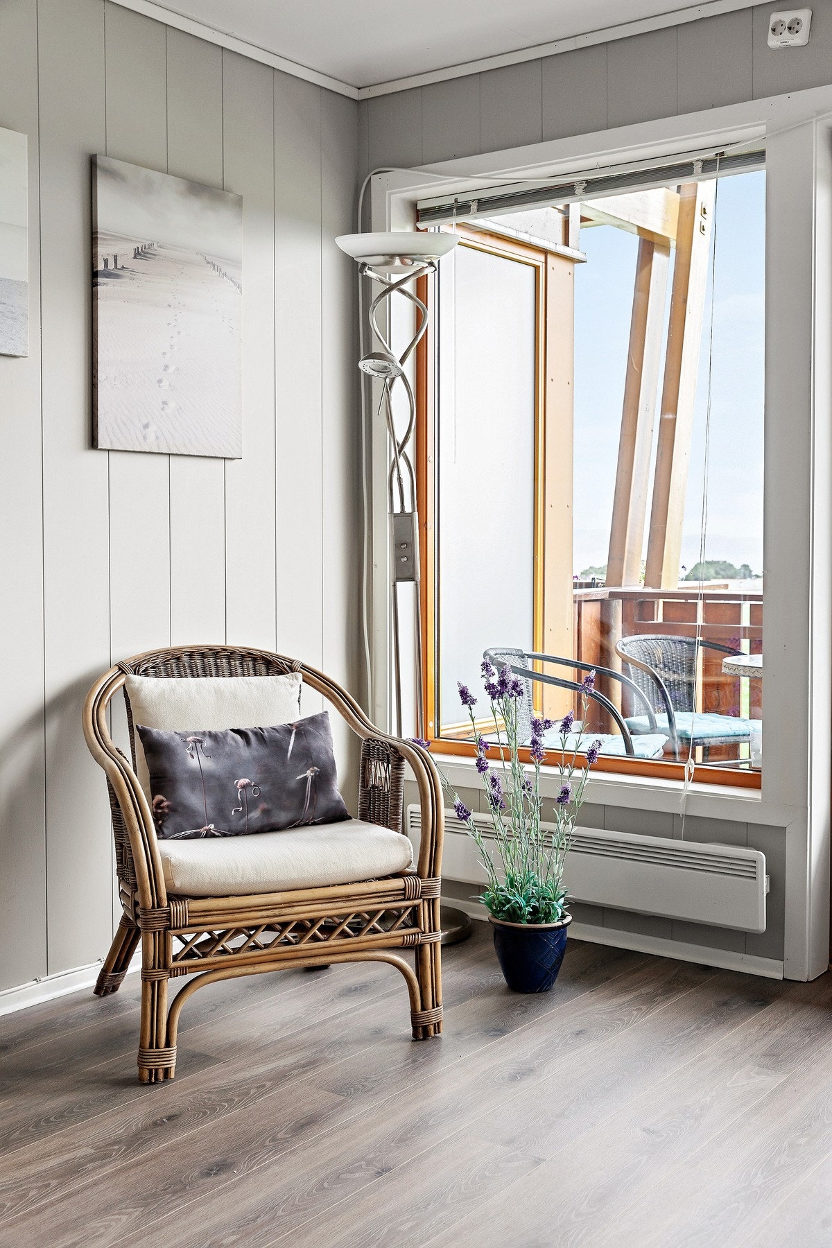 Borettslaget har 10 parkeringsplasser for beboerne. Med 1 p-plass pr enhet, hvor 2 er tilknyttet elbil ladere. Galleribilde