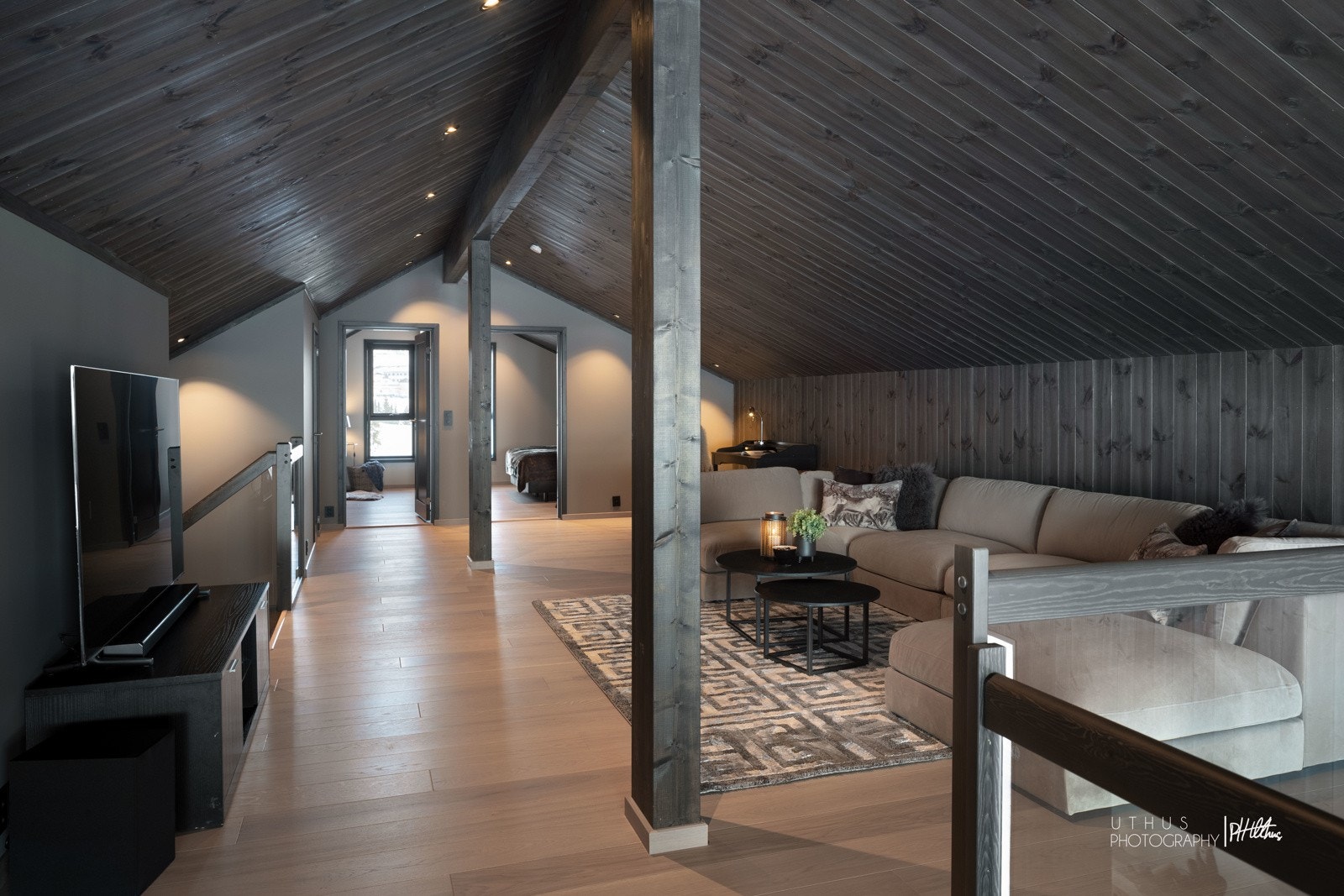 I loftstuen er det god plass til sofagruppe samt mediemøblement Galleribilde