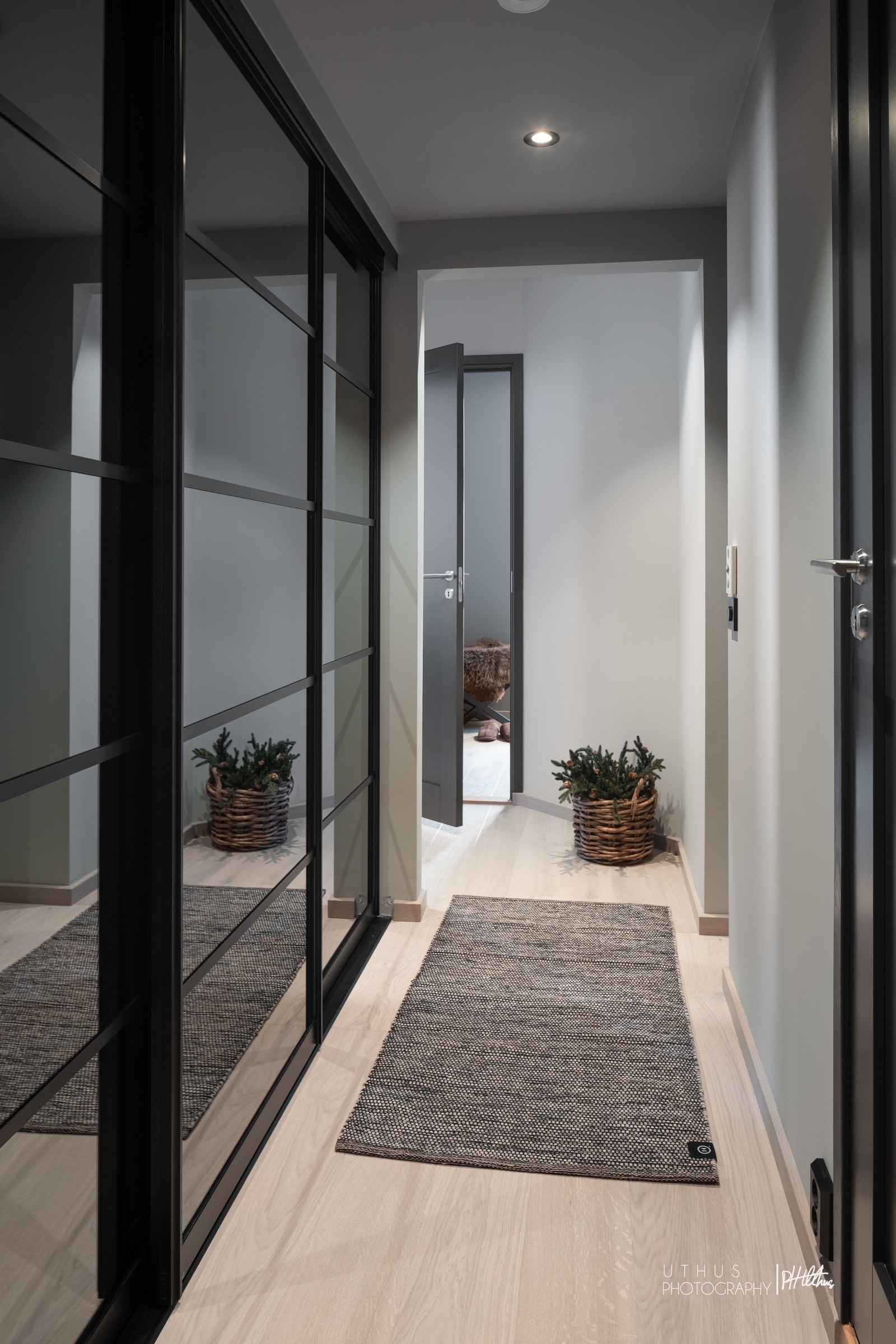 I soveromsavdelingen i 1. etasje er det 2 soverom og 1 bad. Galleribilde