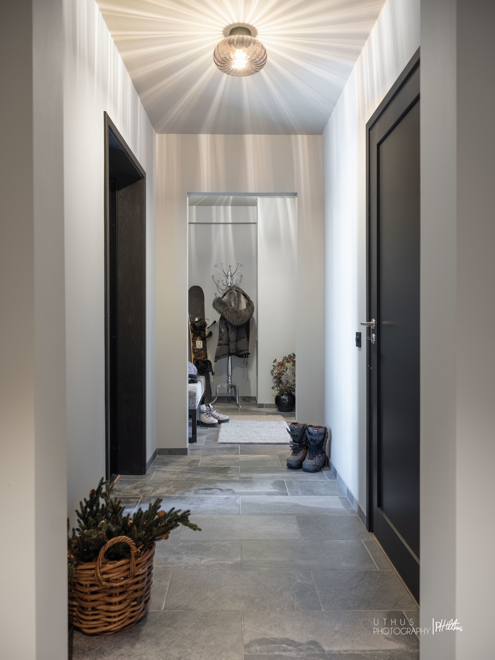 Romslig entre med vannbåren varme i gulvet - perfekt på vinteren! Galleribilde