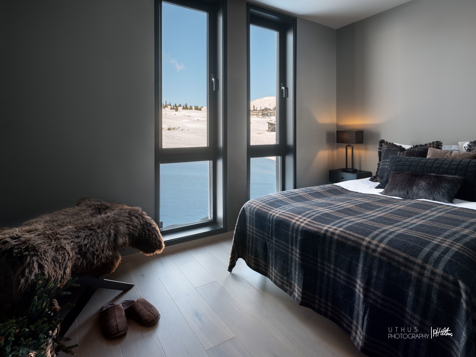 Soverom 1 har god plass til dobbeltseng og annet ønskelig møblement Galleribilde