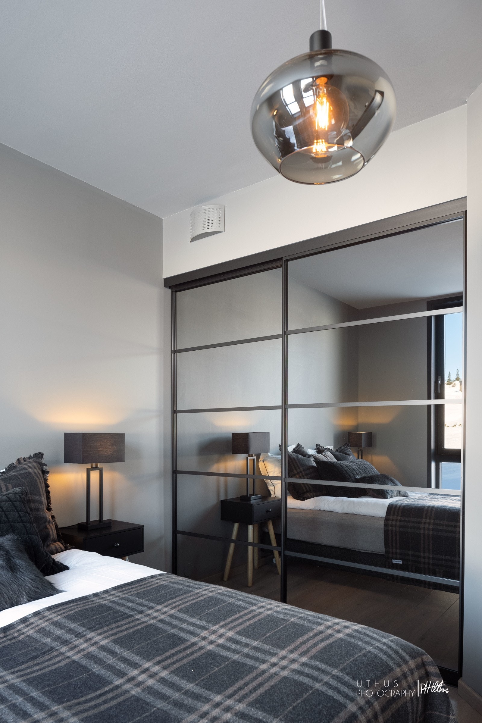 Her er det også innebygget skyvedørsgarderobe med god skapplass Galleribilde