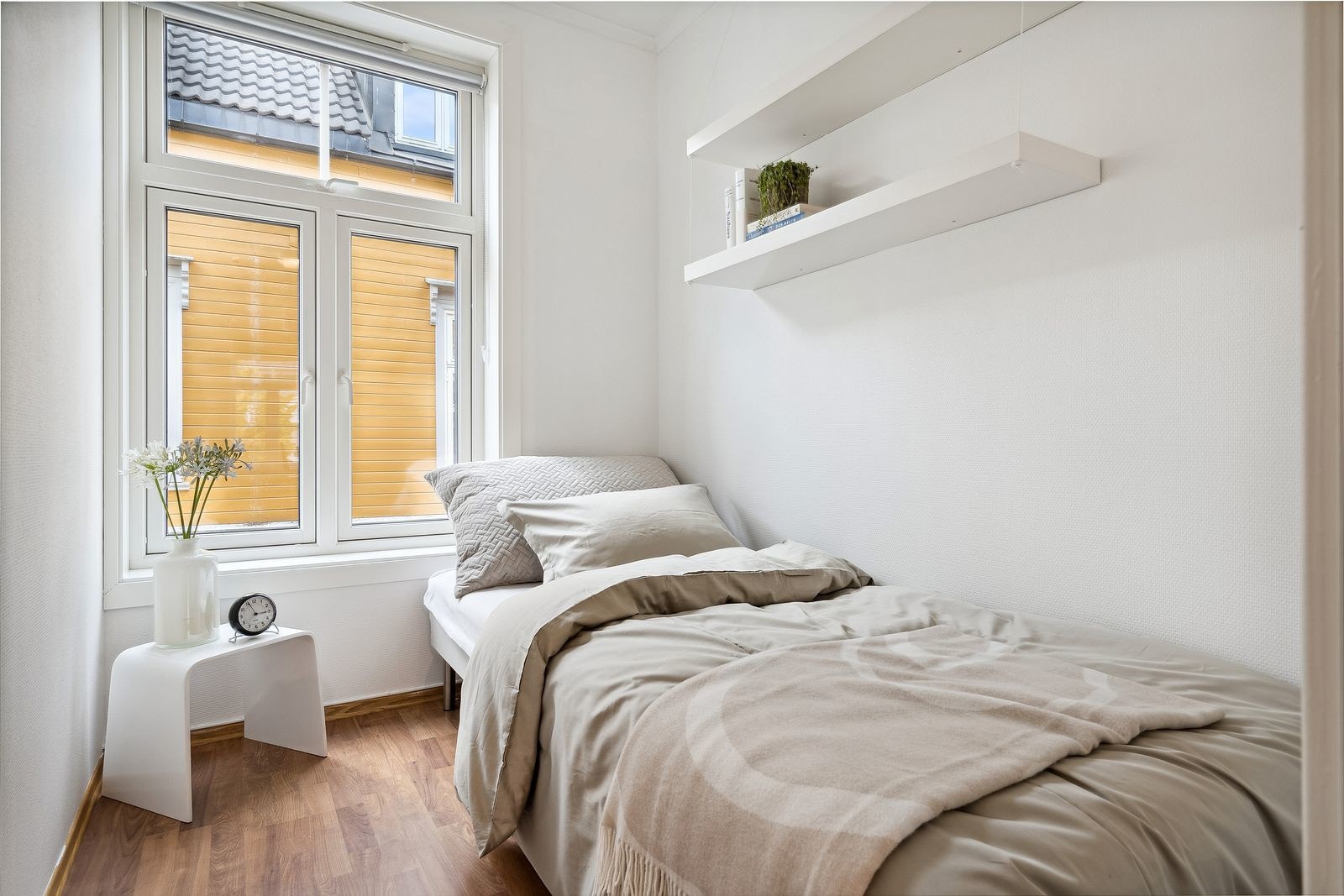 Soverom nr. 2 er ideelt som soverom eller kontor. Galleribilde