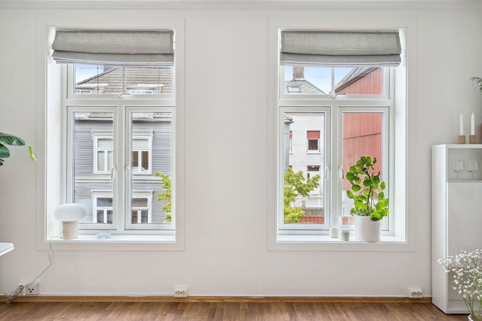 Vinduene skaper en åpen og god romfølelse. Galleribilde