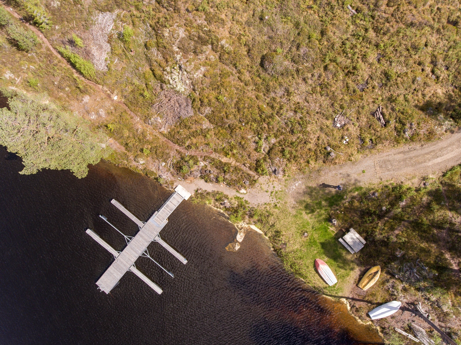 Det er flere fine bademuligheter via strender og brygger rundt i området Galleribilde