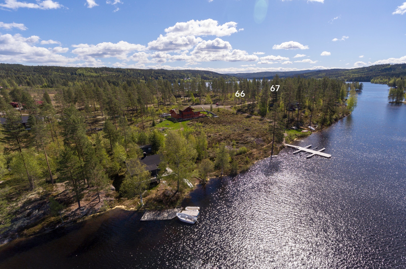 Plassering av nye tomter er gjort med hensyn til sol og utsiktsforhold Galleribilde