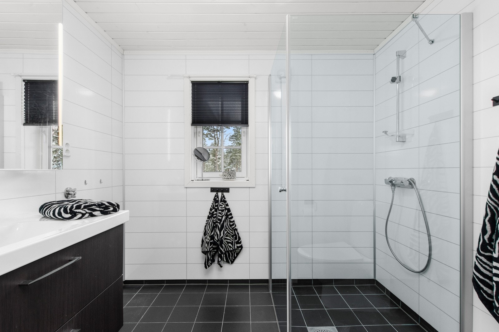 Flott bad med varmekabler i gulv. Galleribilde