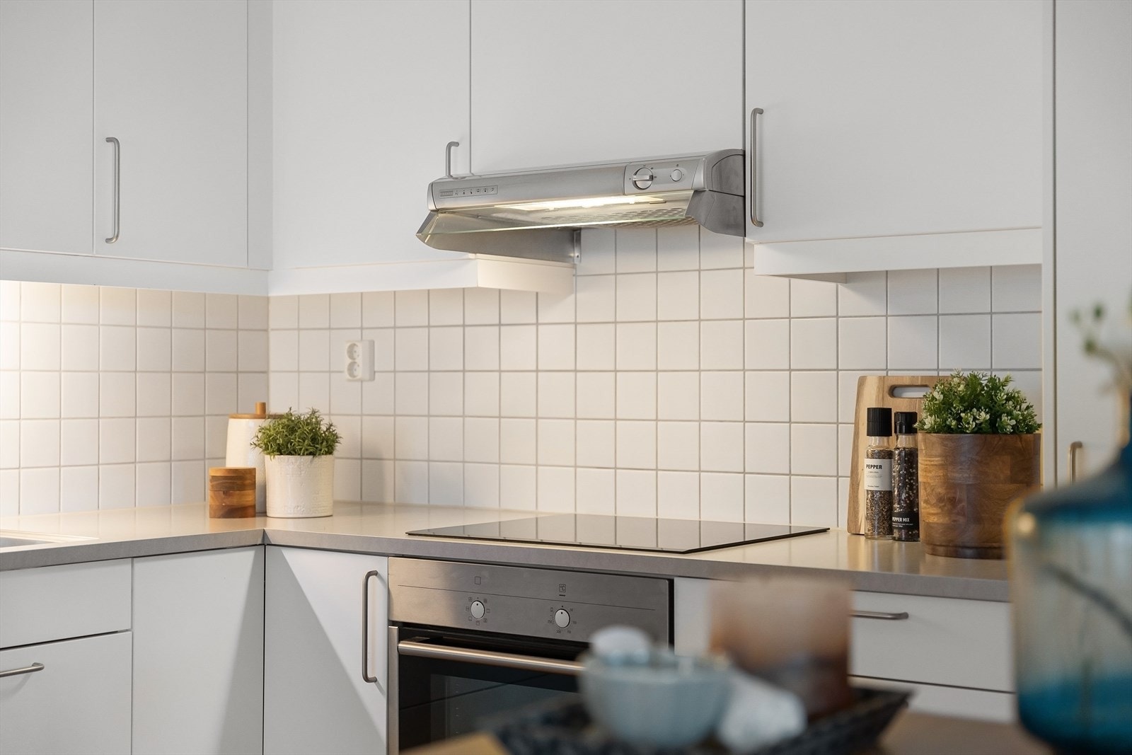 Ventilator med belysning og utkast via kanal. Galleribilde