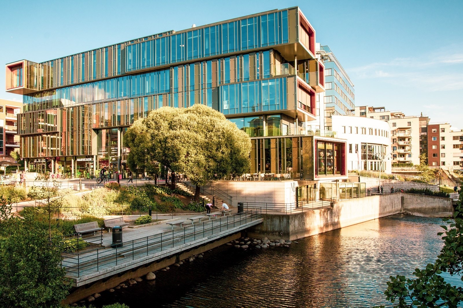 Badeplassen i Nydalen ligger bare ett steinkast unna leiligheten. Galleribilde