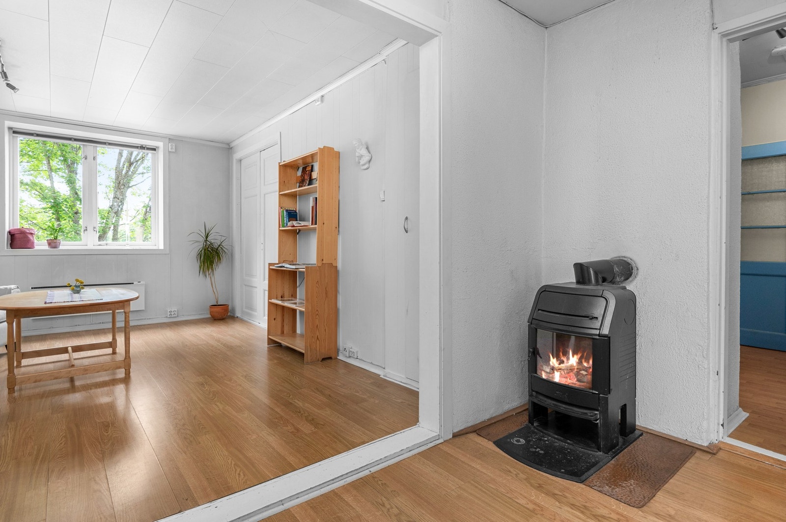 Vedfyring gir en lun varme. Galleribilde