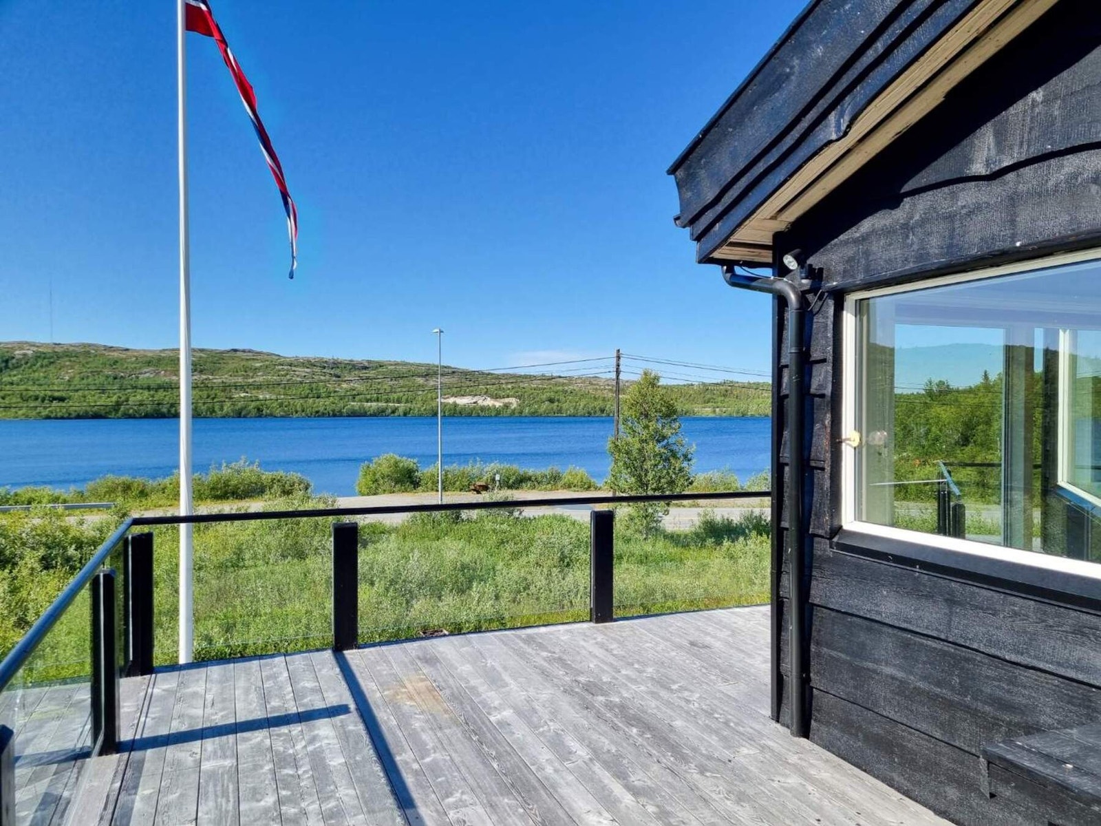 Flott utsikt mot rundvannet Galleribilde