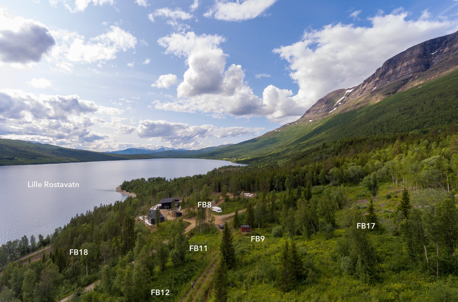 Fot- og skiturer innover Rostadalen til Rostahytta og
til Troms Turlags øvrige hytter er populært Galleribilde