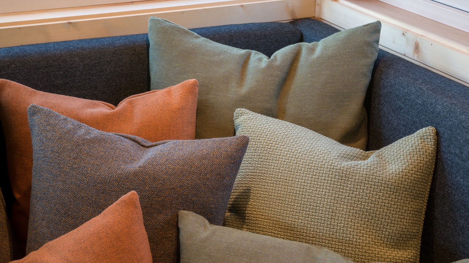 Eksempel interiør, puter i dagseng. Galleribilde