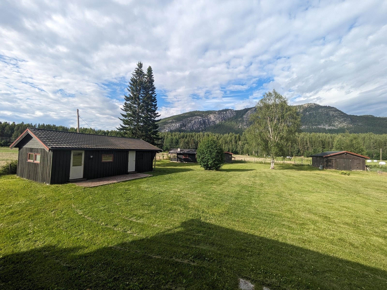 Anneks med isolert rom, vedskjul og lagerrom. Galleribilde