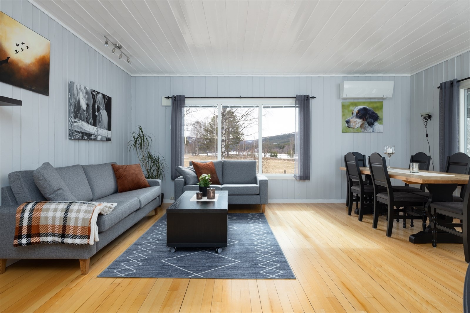 Plass til spisestue i stuen. Galleribilde