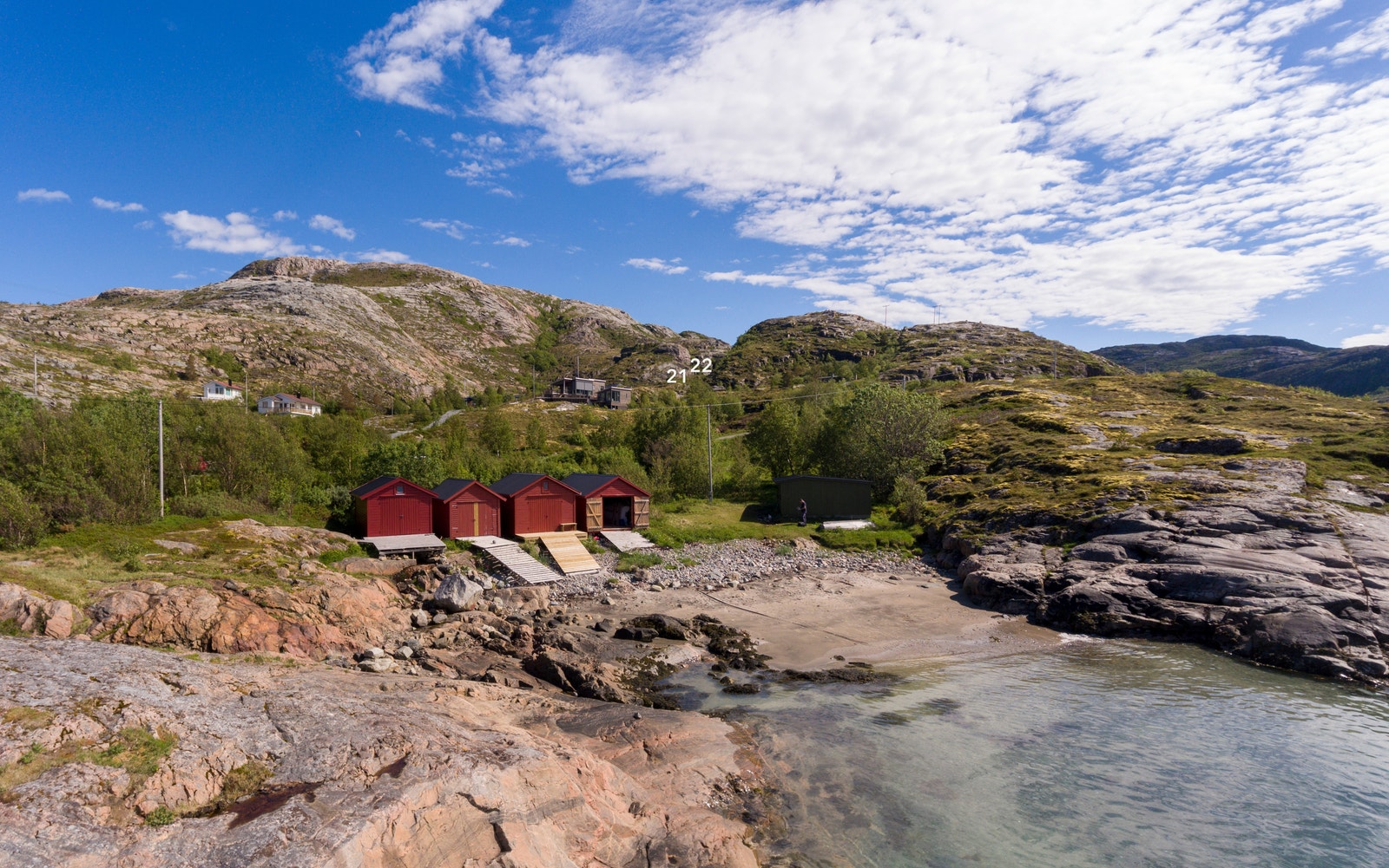 Mot bukta nedenfor bebygde naust og tomtene 21 og 22 i søndre del av Selsvika hyttefelt Galleribilde