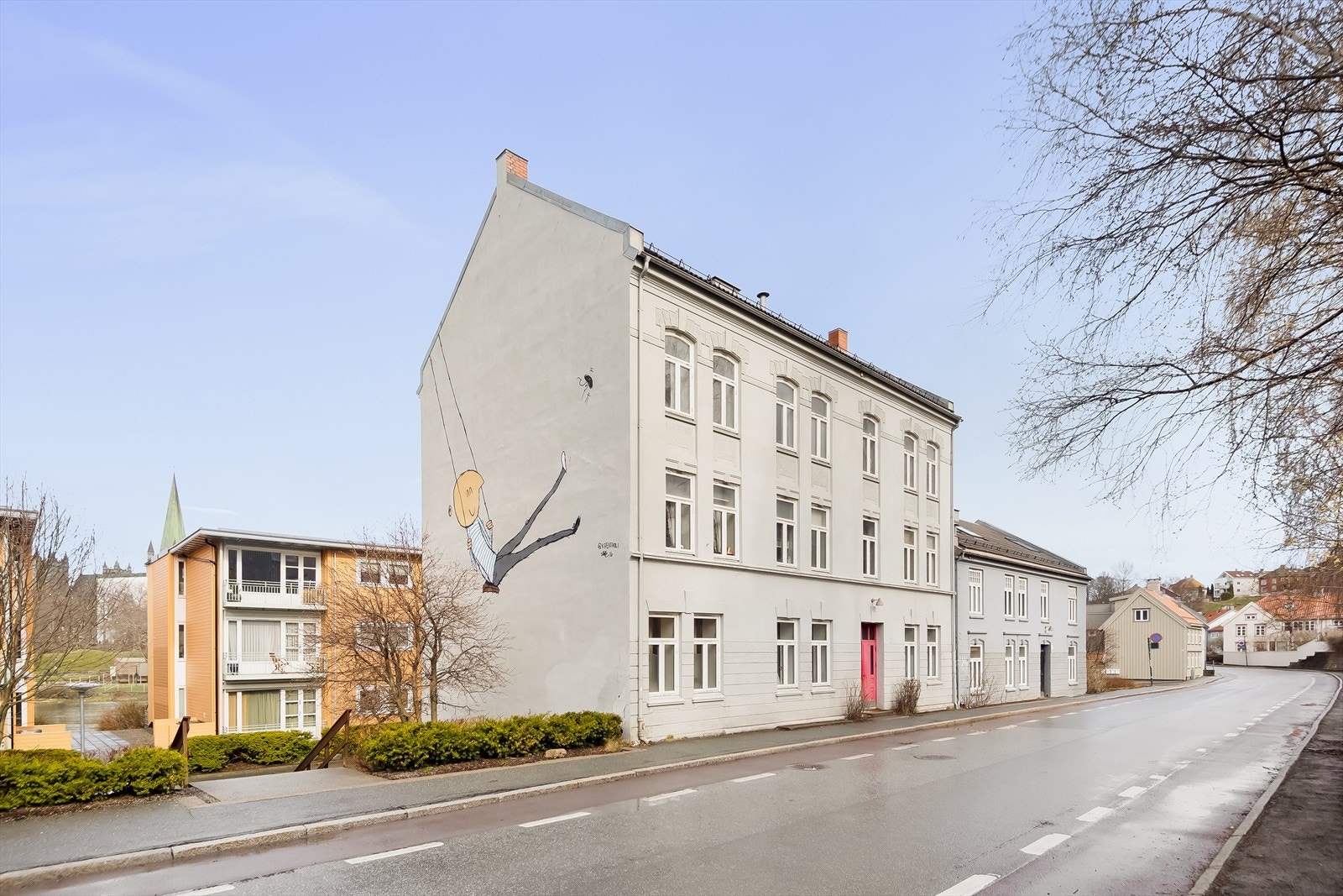 Her bor du midt i smørøyet på vakre Bakklandet, med nærhet til rekreasjonsområder og gangavstand til det meste. Galleribilde