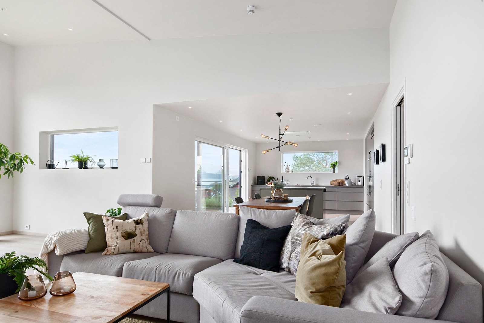 Luftig og lys stue. Galleribilde