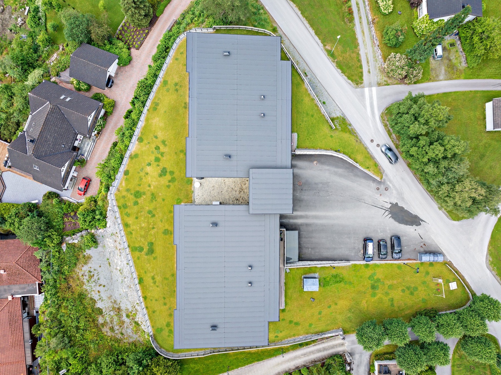 Dronefoto av eiendommen. Galleribilde