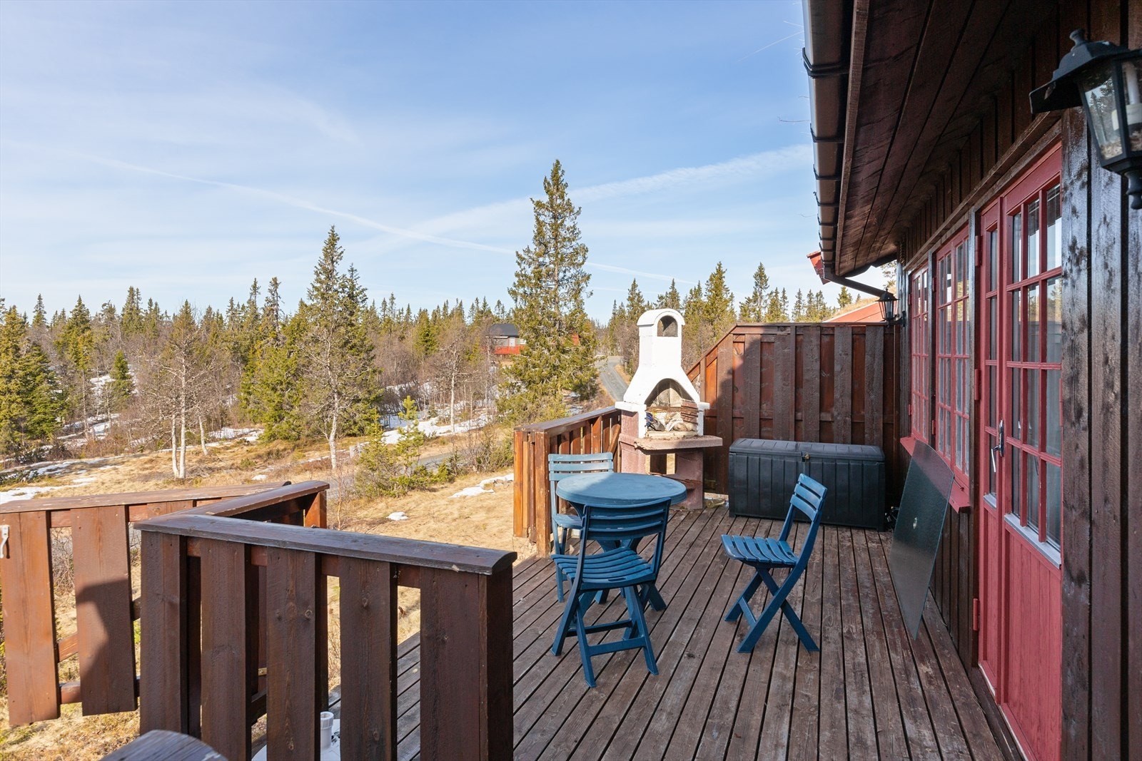 Terrasse hvor man kan nyte fine solskinnsdager. Galleribilde