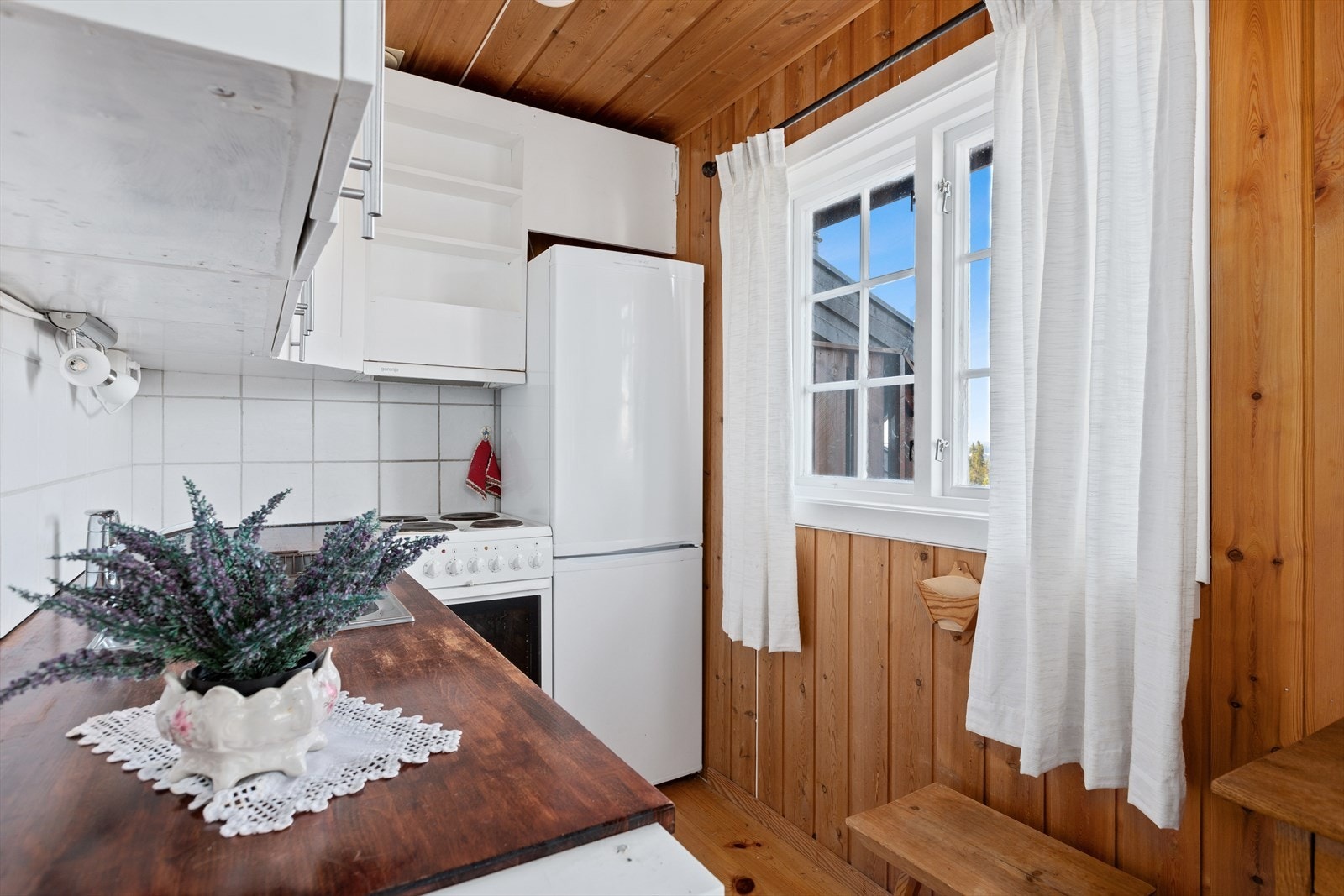 Benkeplate består av laminert plate. Galleribilde