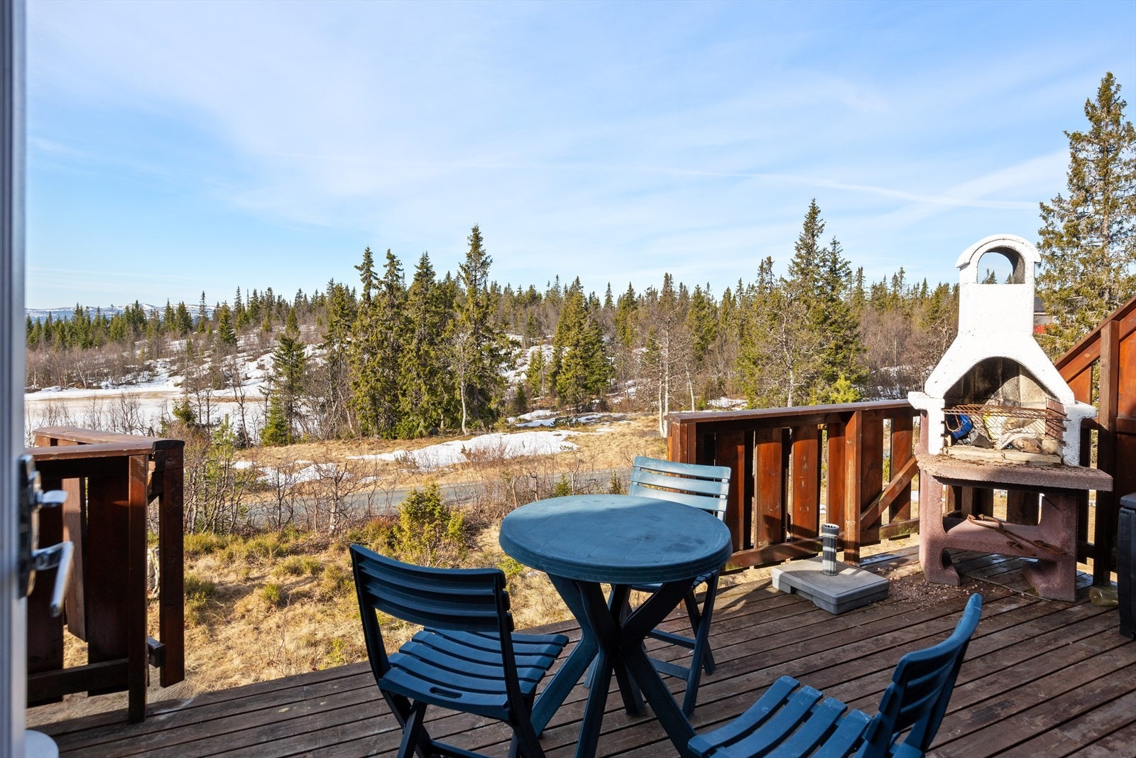Romslig terrasse. Galleribilde
