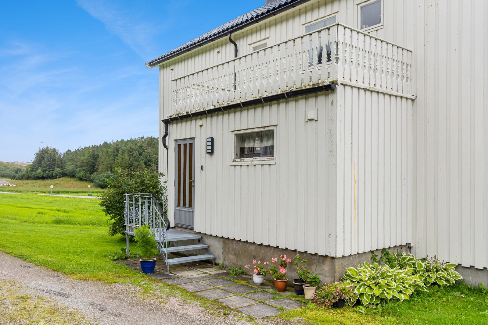 Inngangsparti våningshus. Galleribilde