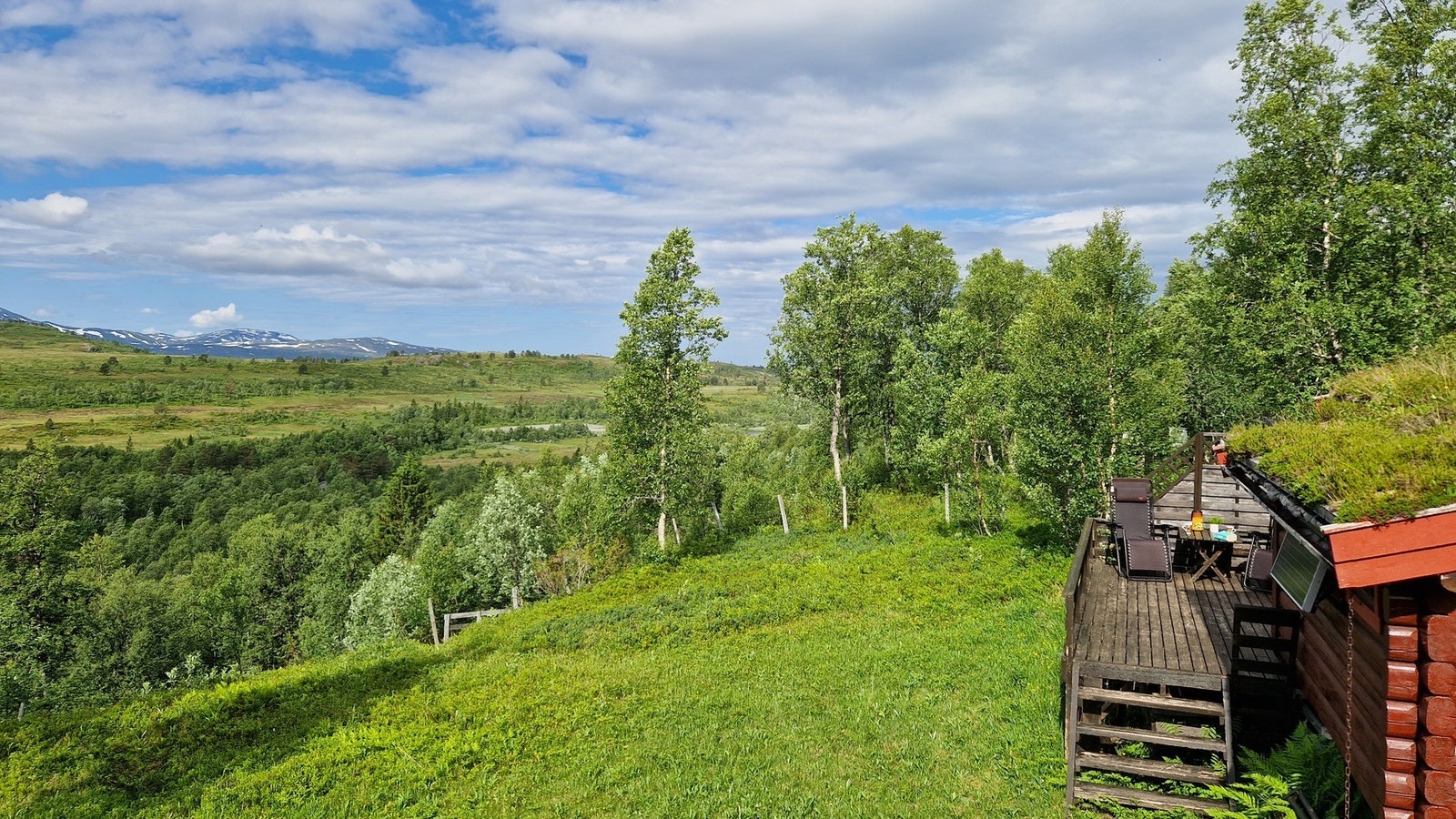 Fra eiendommen har du fantastisk utsikt og gode solforhold som bør oppleves! Galleribilde