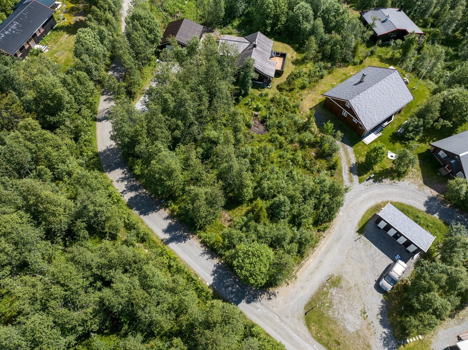 Sentralt og solrikt beliggende tomt nær veletablert hyttefelt. Galleribilde