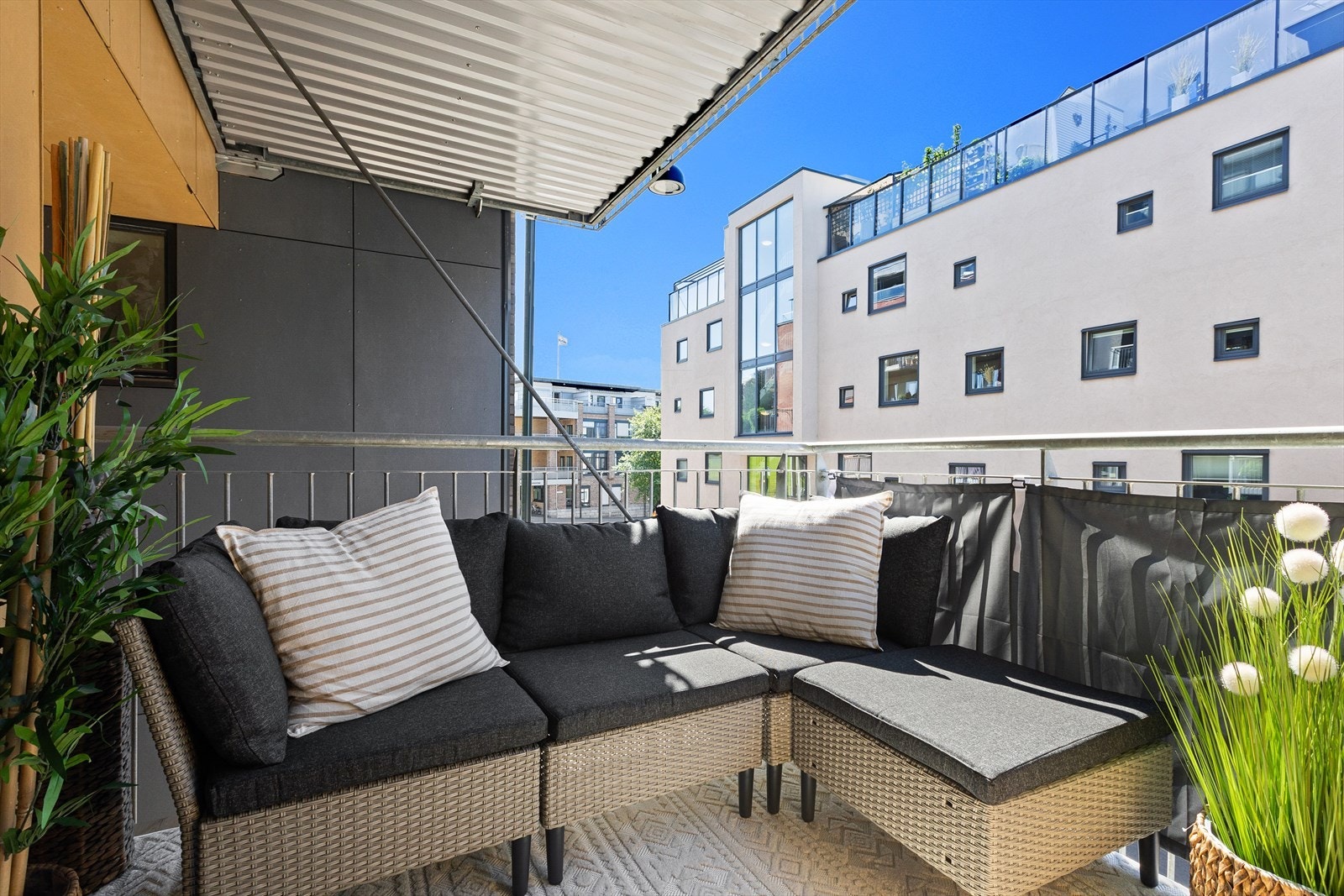 Utgang til balkong samt tilgang til flott takterrasse med fantastisk utsikt Galleribilde