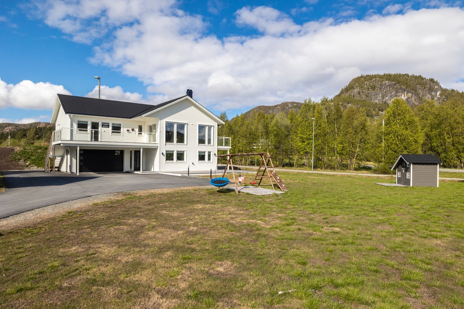 Velkommen til Rishaugjordet 25 - En romslig, moderne og innholdsrik enebolig. Galleribilde