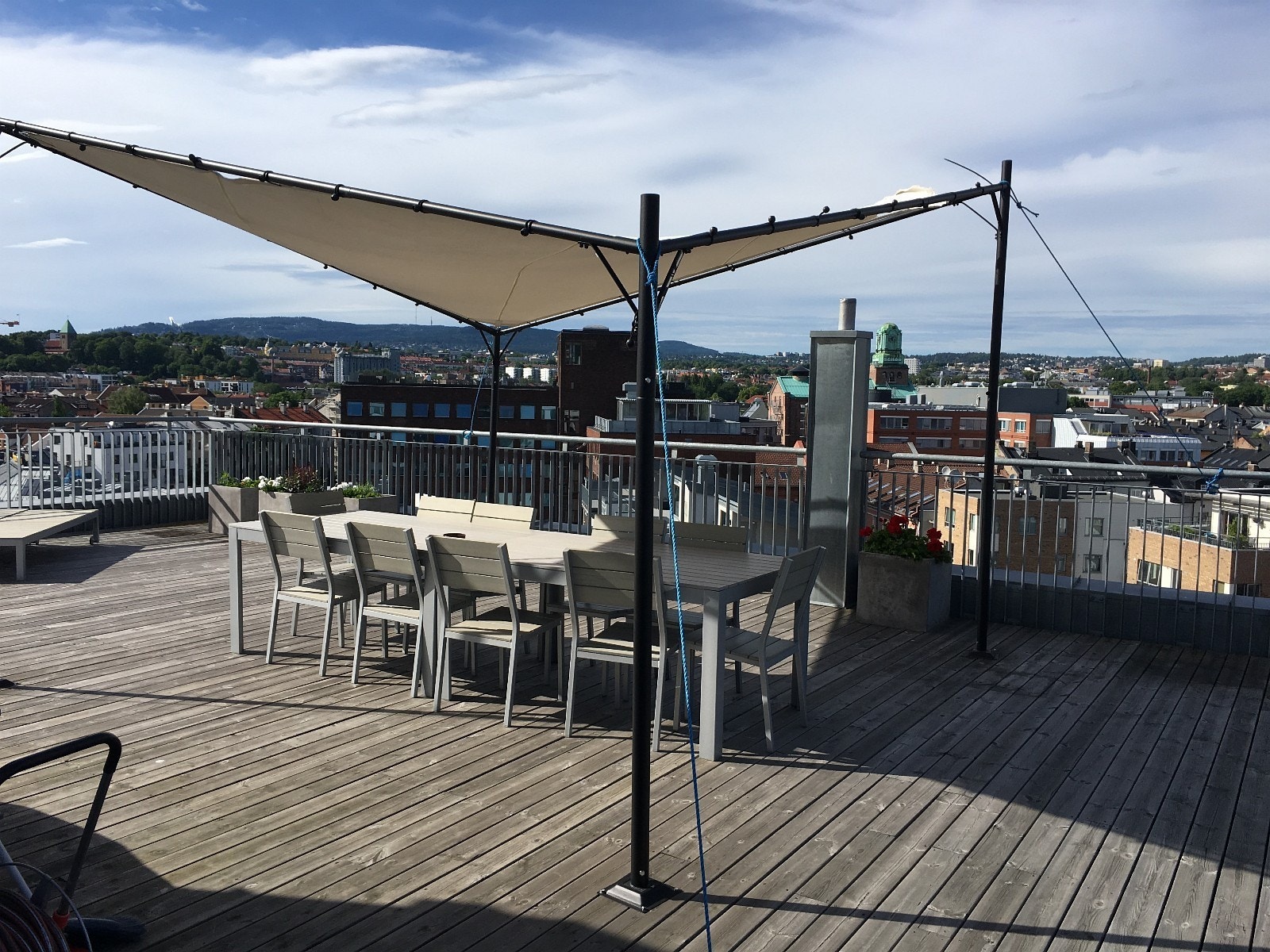 Stor møblert takterrasse Galleribilde