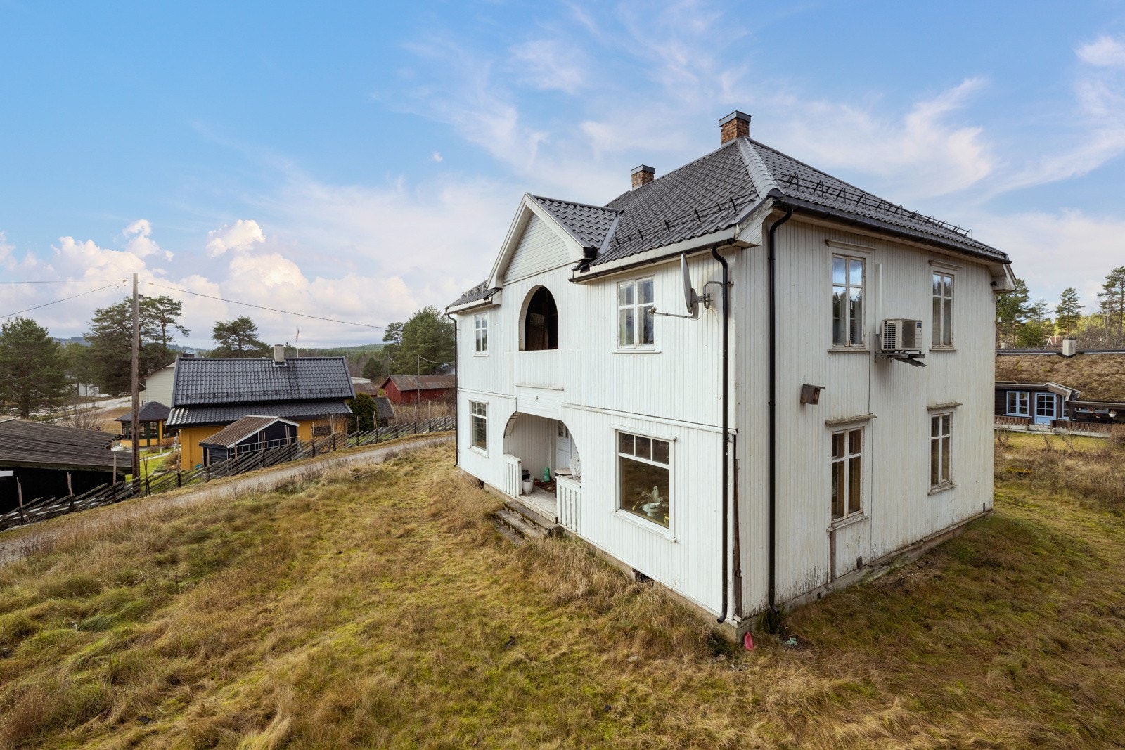 Gangavstand til dagligvare og barnehage fra eiendommen. Galleribilde