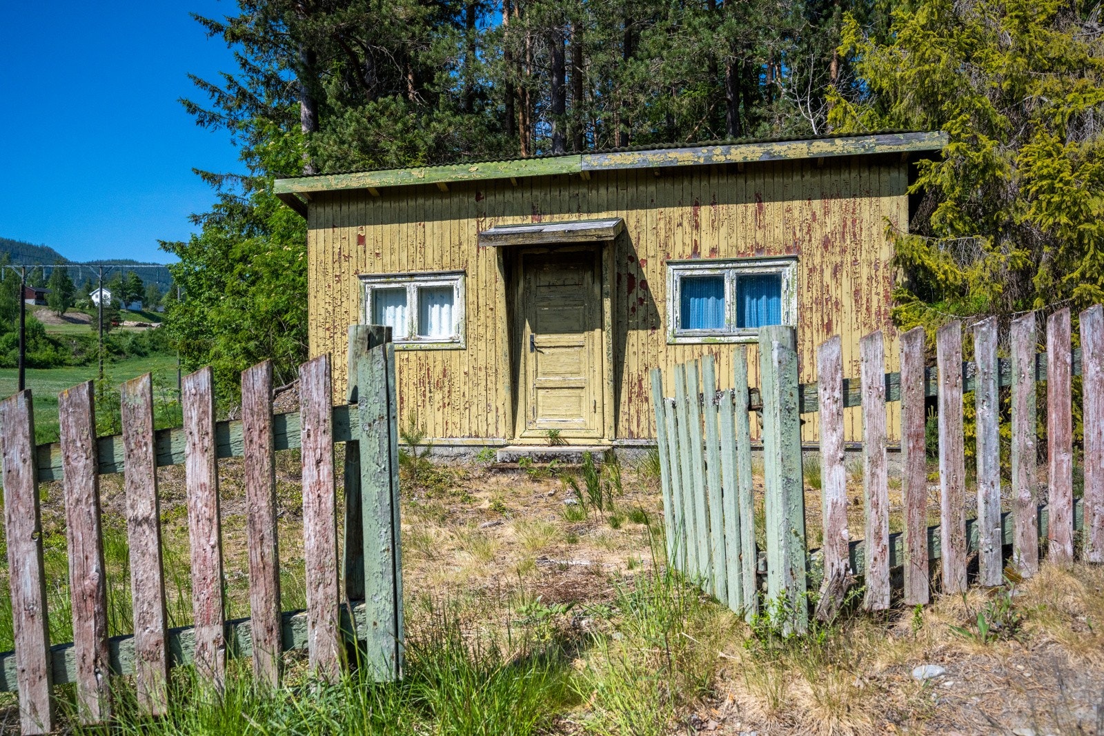 Eldre fritidsbygg på eiendommen. Bygningen har ikke innlagt vann og avløp. Galleribilde