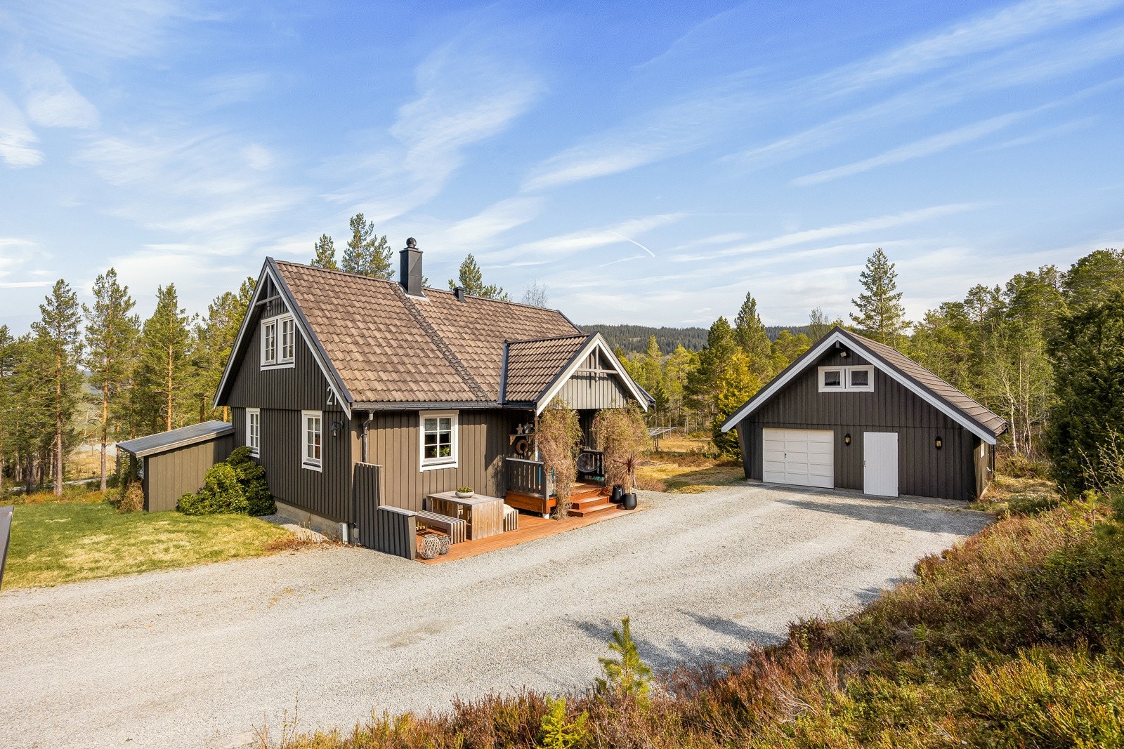 PrivatMegleren v/Torstein Nordby har gleden av å presentere en flott eiendom beliggende i et rolig og barnevennlig felt i Elvran. Galleribilde