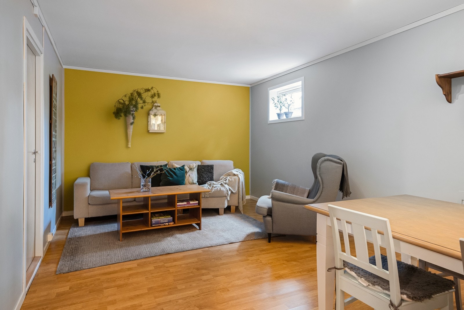 Ekstra stue i kjelleretasjen på 20m² gjør dette til en ypperlig familiebolig. Rom med mange bruksmuligheter og det er god plass til egen tv-stue. Galleribilde