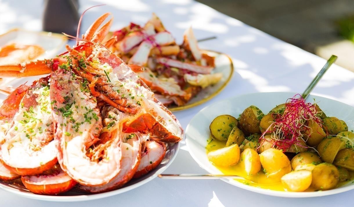 De kulinariske opplevelsene står i kø - blant annet i Tvedestrand by, på Borøya, Gjeving, Lyngør og i Risør som er en kort båttur unna. Galleribilde