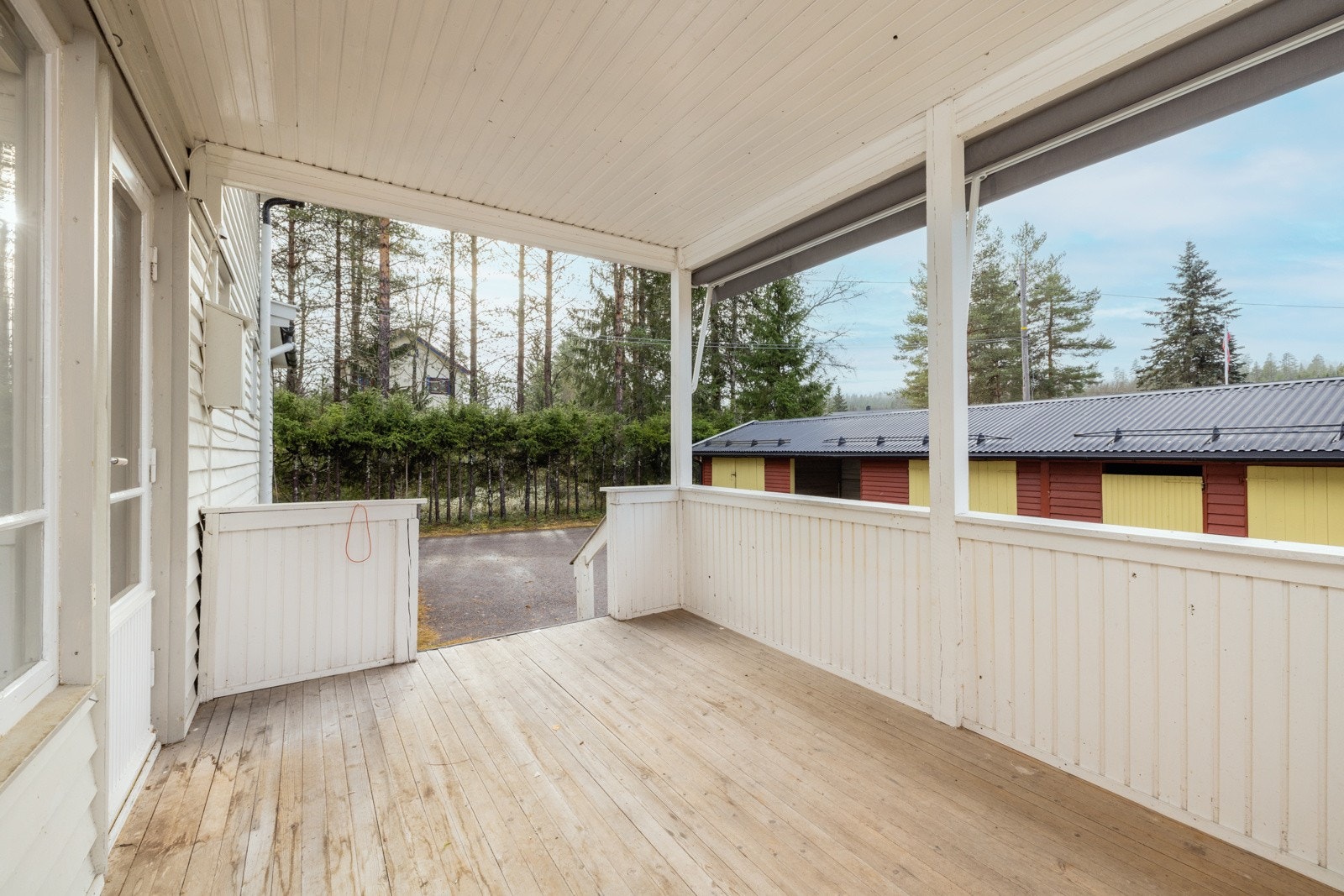 Overbygget terrasse med adkomst fra stuen. Galleribilde
