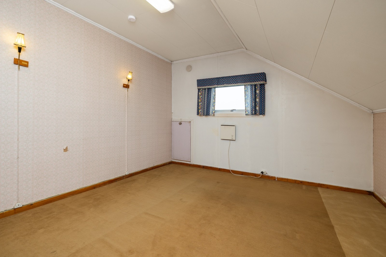 Boligen har til sammen fire soverom, et i 1.etasje og 3 i 2.etasje. Galleribilde