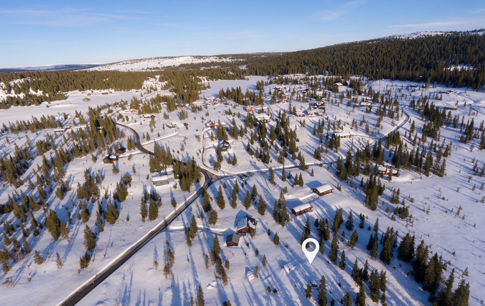 Fra toppen av Hundbergslia (984 moh) er det panoramautsikt over bygda innover Øyerfjellet, mot Jotunheimen og Rondane Galleribilde