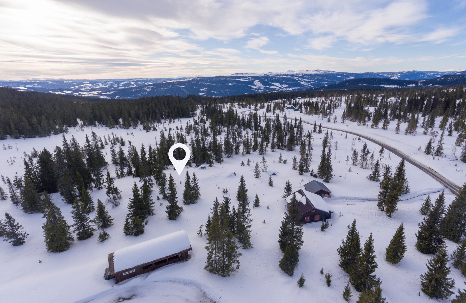 Hundbergslivegen 5 kan bebygges med inntil tre bygninger (hytte, anneks og uthus) med totalt inntil 120m2 Galleribilde