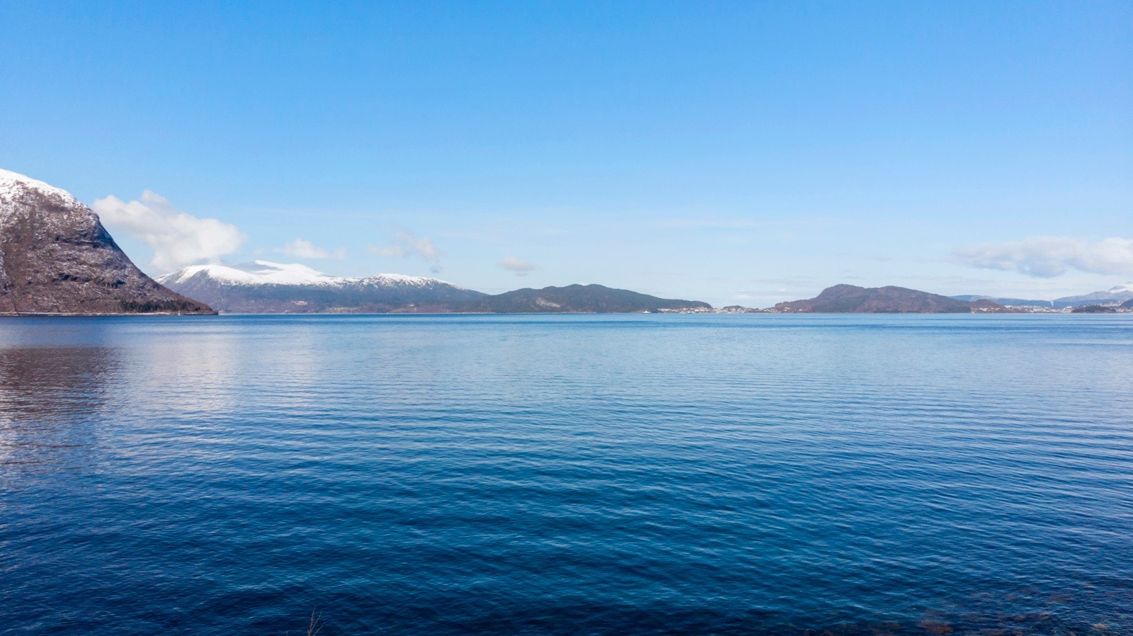 Ønsker du å bo ved inngangen til Hjørundfjorden? Her har du muligheten! Galleribilde